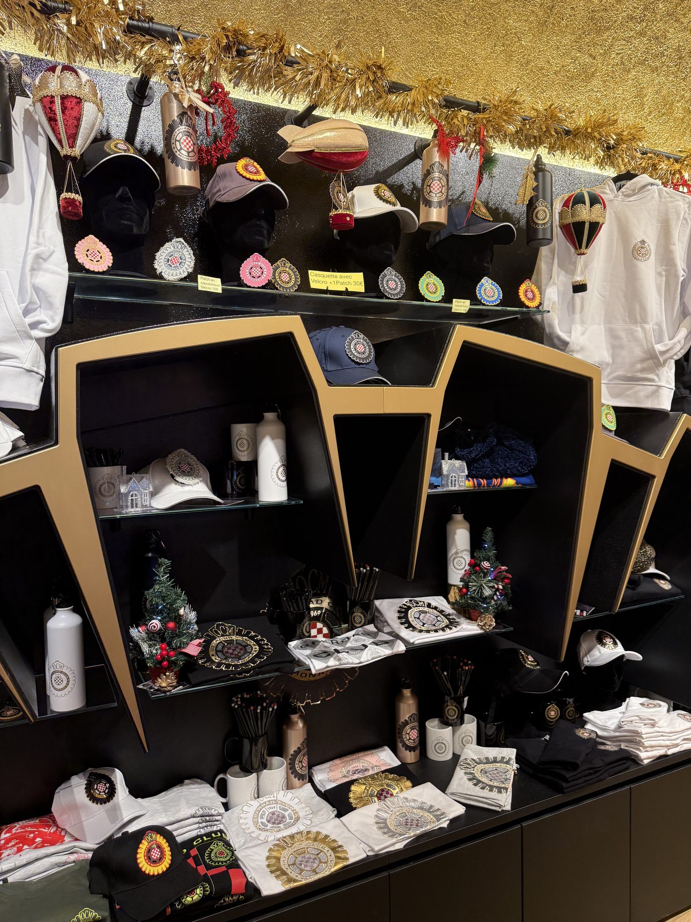 Parete completa prodotti Offroad Club Monaco nello Store